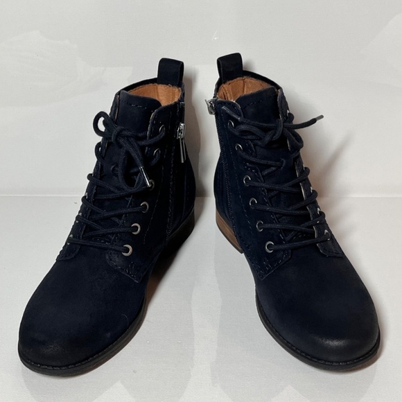 Earth Janel Leather Lace-Up Ankle Boots - Picture 3 of 7